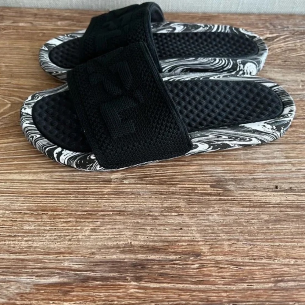 Women’s APL Big Logo TechLoom Slide - Picture 4 of 7